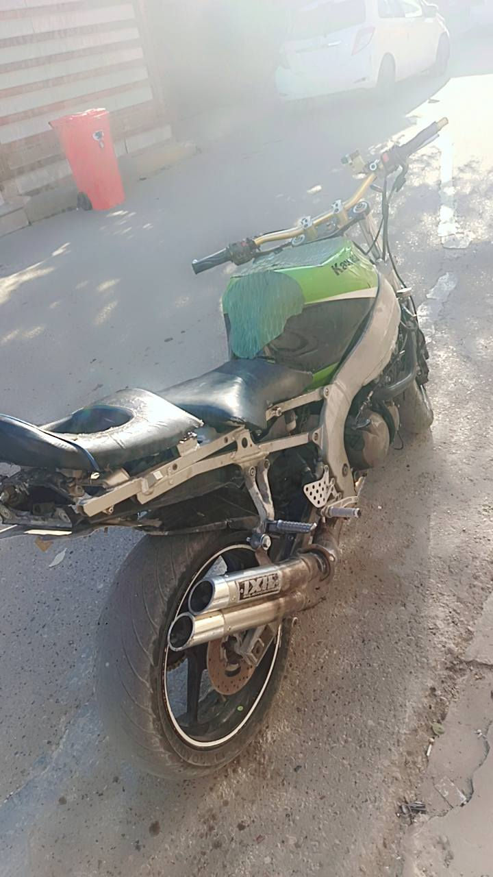 كاوسكي موديل ٢٠٠٢ محرك مكفول اسبانه ماممدود عليه نكره بكل وقت والباقي شوفت عينك نقصها بايبرات مال اكلج سعرها ٣٠ الف وابريك الخلفي يراد دسكات فقط العنوان زعفرانيه السعر مليون اونص  ‏‪***********‬‏
