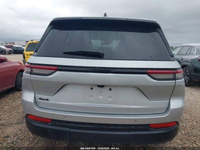 #JEEP
#CHEROKEE
#GRANDCHEROKEE

🇮🇶🇮🇶للتصدير للسوق العراقي🇮🇶🇮🇶

JEEP GRAND CHEROKEE ALTITUDE BLACK TOP 4x4 2024.
                    

اللون : سلفر.
الموديل : 2024.
المسافة المقطوعه : 53،000 M 
سعة المحرك : 3600cc
الايرباجات : سليم.
الضرر: موضح بالصور ( الشباك السفلي وتم تصليح الراديترات الاصلية) .
** وصل مع السيارة الرادار الامامي والاصلي والقاعده**

داخل اطراف جلد أسود وسط الكنتارا
تحكم بالستيرن
شاشة امامية
كرسي السائق كهرباء
تدفئة مقاعد امامية
تدفئة ستيرن
خاصية دخول بدون مفتاح
كاميرا خلفية
رادار امامي 
رادار جانبي
تحديد مسرب 
مثبت سرعة تفاعلي
تشغيل عن بعد
باب الصندوق كهرباء
نظام STOP/START ENGINE
شاحن موبايل وايرلس
حساسات خلفية
اوتو بريك خلفي
هاند بريك كهربائي (بصمة)
اضوية امامية LED
اضوية امامية زينون عالي/واطي
4 وضعيات قيادة
اضوية خلفية LED

 
للاستفسار : ***********
‎للاستفسار : ***********

‎العنوان : المنطقة الحرة - شارع 12 جنوب - معرض البدوي لتجارة .السيارات
