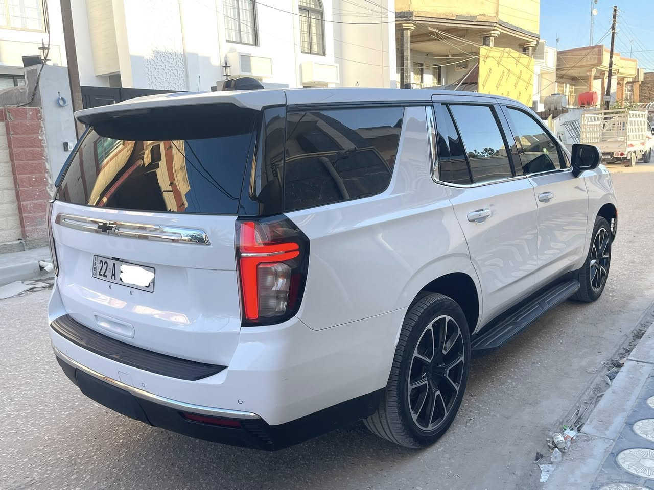 اللهم صلي على محمد وآل محمد
السلام عليكم تاهو  2023 امريكي فدرالي رقم اربيل الجديد 
شرط التحويل او وكالة وارد امريكي ضرر بنيد فقط وبيها بارد بسيط بالجاملغ  الباقي مكفول من الشخط والرصعات كما موضح بالسونار بدون اي دواخل شواصي مكفوله شرط ماشية 38  محرك 8 سلندر 5300 المواصفات •3 شاشات  بصمة تشغيل وأبواب تشغيل عند بعد  • كشنات كهربائية  السايق والصدر كهربائي بـ8 وضعيات. •كشنات ViP منفصل  بالكامل لتوسيع مساحة التخزين الخلفية • نظام دخول ذكي بدون مفتاح (Keyless Entry) • إضاءة داخلية LED • دعم Apple CarPlay وAndroid Auto (لاسلكي) • كاميرا رؤية خلفية عالية الدقة •اوتو هولد •كشنات كهرباء •رادرات اماميه وخلفية وجانبية • • فرملة طوارئ تلقائية. • • مساعد التوجيه. • إنذار المشاة الأمامي. • مساعد الإضاءة العالية التلقائي. • كاميرا خلفية • حساسات خلفية واماميه . • نظام StabiliTrak للتحكم الإلكتروني بالثبات السياره حلوه جديده جداً شوفتها كلش حلوه  السعر 385   للاستفسار *********** ومن الله التوفيق
