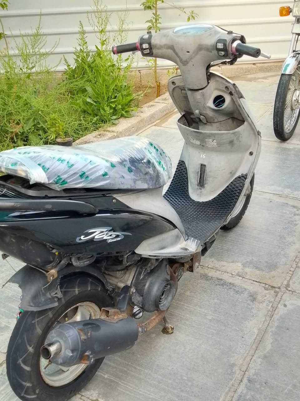 السلام عليكم 👋
دراجه ماكس منغولي
نضافته كدامك مكينه ما مفتوحه /نواقصها /لايت الكدام  وبك لايت ودواسات الجوه / السعر بـ450 وبيها مجال رقمي _*********** بي واتساب مكاني ديوانيه طريق السنيه.
