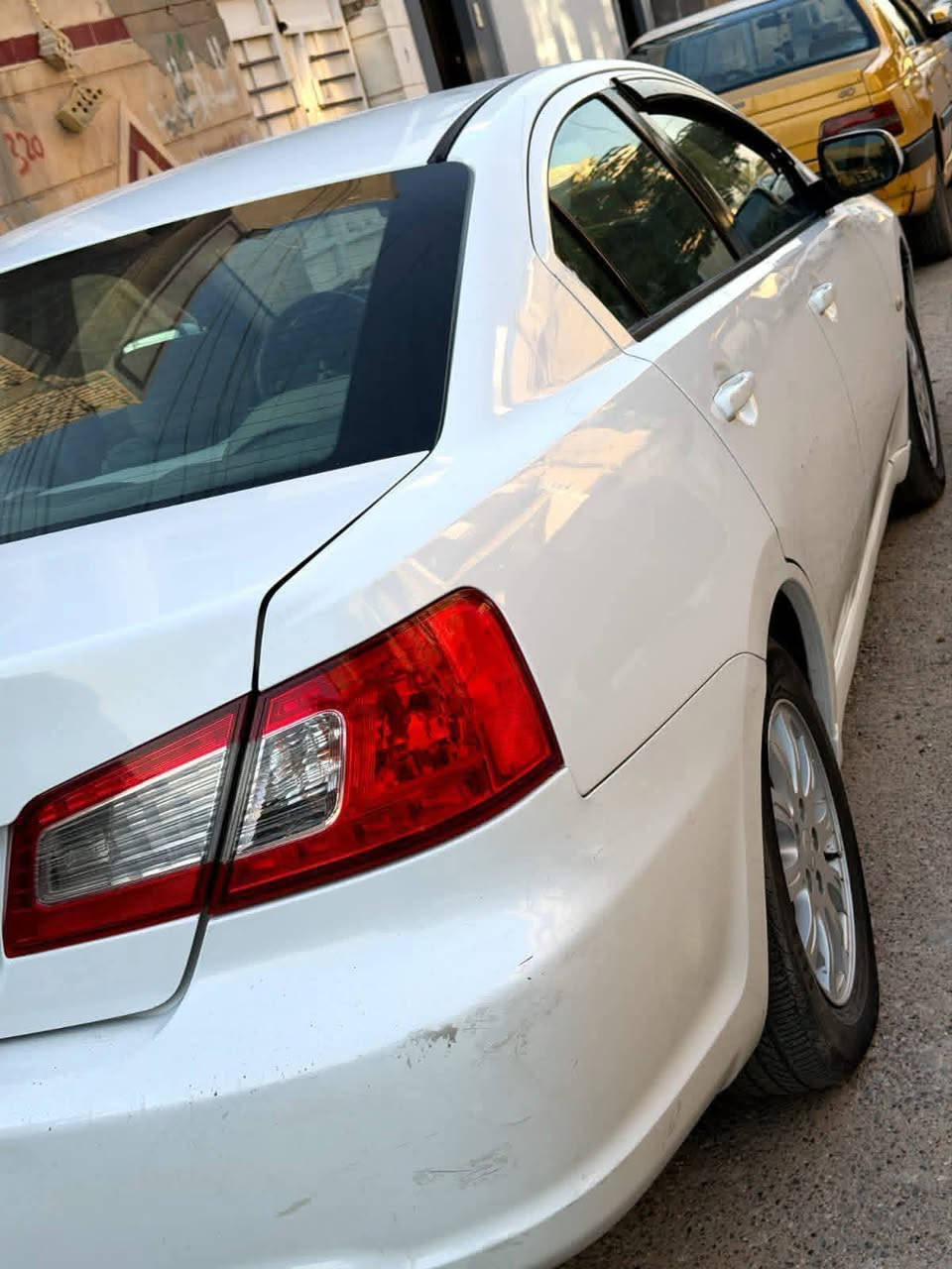 سلام عليكم
ميتسوبيشي كالنت 2011 خليجي حره 
رقم بغداد هزه ساقطه سنويه لحد 2028
سياره فول مواصفات 1/1
منظومه غاز جديده 
محرك 2400 مكفول 
كير مفتوح الكيس فقط
ادوات الصدر 75%
تبريد تدفئه شغال
ماشيه 185
باب السائق وجاملغ الامامي صبغ معجون 
باب الخلفي بارد قليل 
الدوسه صفحتين صبغ فقط 
بيها بعض ملاحظات يرادلها ترتيب 
العنوان/ بغداد حي الجهاد 
السعر / 112 وبيها مجال 
رقم /***********
