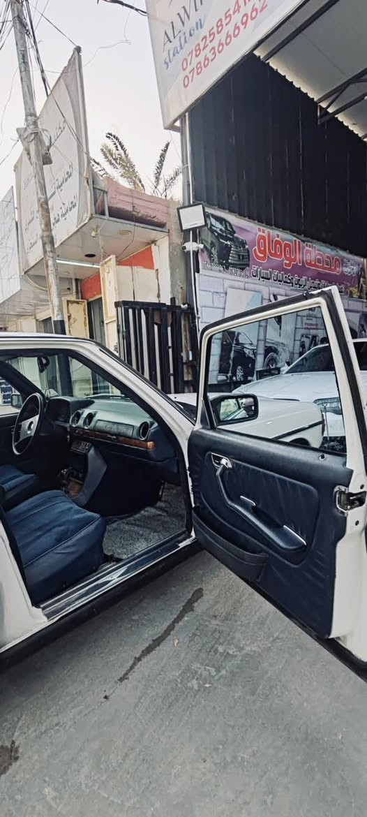 السلام عليكم اخواني الكرام للبيع Mercedes-Benz 1983 W123)تعمير درجه اولى السياره صبغ جماليه اي ضربه مابيه مكينه اربعه سلندر عنكبوت بلادي رقم بغداد الماني تحويل ثاني يوم السياره بلحقيقه احلى من الصوره ماشاءالله مابيه نقص ابد غرفه بلجيس كله وراد وعلى ادينه تجي وتكلب وشوف رقم صاحب السياره سعر85وبيه مجال حك الجيه رقم صاحب السياره ‭0780 450 8357‬شكراً لللكروب جميعاً

