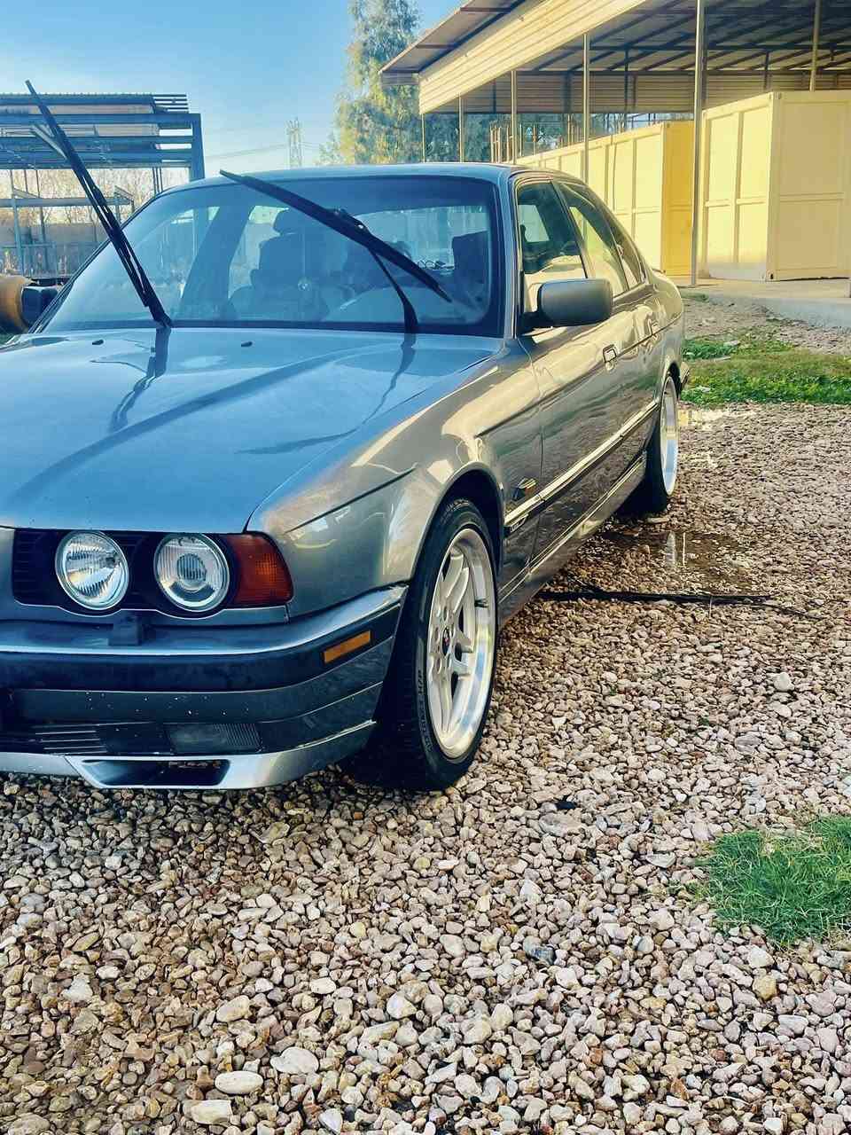 سلام عليكم .للبيع BMW.موديل1991 .حجم 525 اصل . مسكر فانوس سنويه 2030وارد يابني. مصبوغه جماليه .مواصفاتها معروفه فول ماعده الفتحه.  وبيهة رصعه بصيطه بالباب الخلفي مكينه وكير وحداديه وكهرباىيات كله بشرط بيها شلعه ومعدل خير من الله
تايرات جدد ويل M
رقم السياره سليمانيه  .أ. تحويل
السعر/63ورقه بيها مجال بسيط
مكان السياره/بابل حله
الرقم /***********
***********
