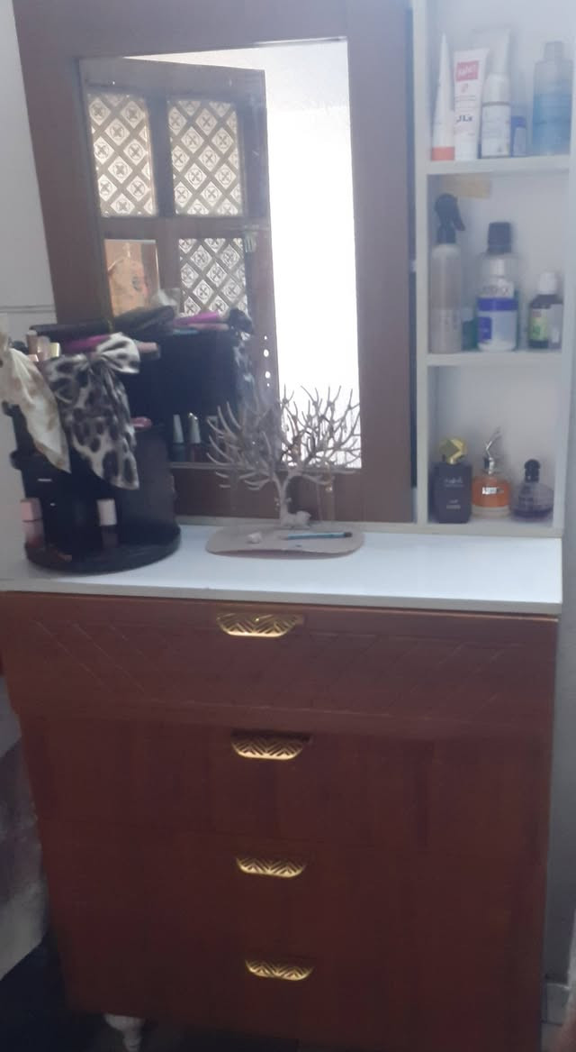 ميز مراية بعد جديد صار شهر من أخذته
وجرابي خشب عدد2 

وكنتور بابيين 

كلهن ب200الف

مكاني الدورة


**إذا كنت صاحب هذا الإعلان وتريد حذفه لأي سبب، رجاءا أرسل رسالة إلى الدعم الفني**