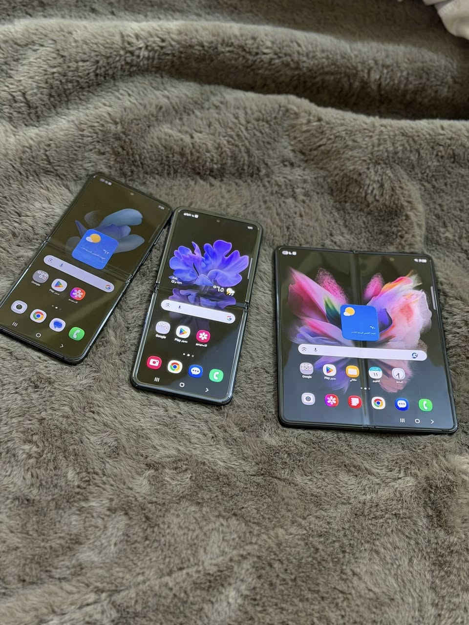 يا الله 
مزاد بس اقرأ المنشور للاخير
3 مبايلات بهذا الشكل نضافه 100 
الكبير الي مثل الايباد كفالة من كلشي 
وهذني الدفتري ميشغلن سيم كارت لازم ينفتحن يم ختصاص
وهاي صور وفيديو شوف بعينك كلهن ذواكر 256
***********
