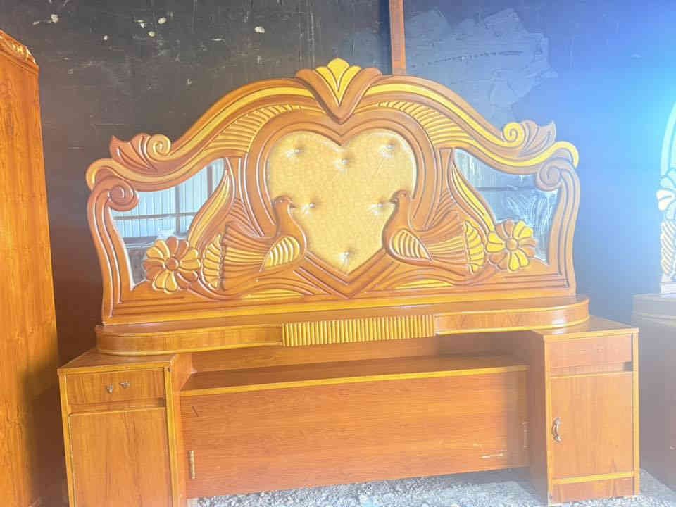 غرفه عراقي تصميم تركي بسعر 500 في مزاد الثقه 
بدايه مجسر الرازي مقابيل الملعب 
***********
يوجد نقل داخل ديالى
