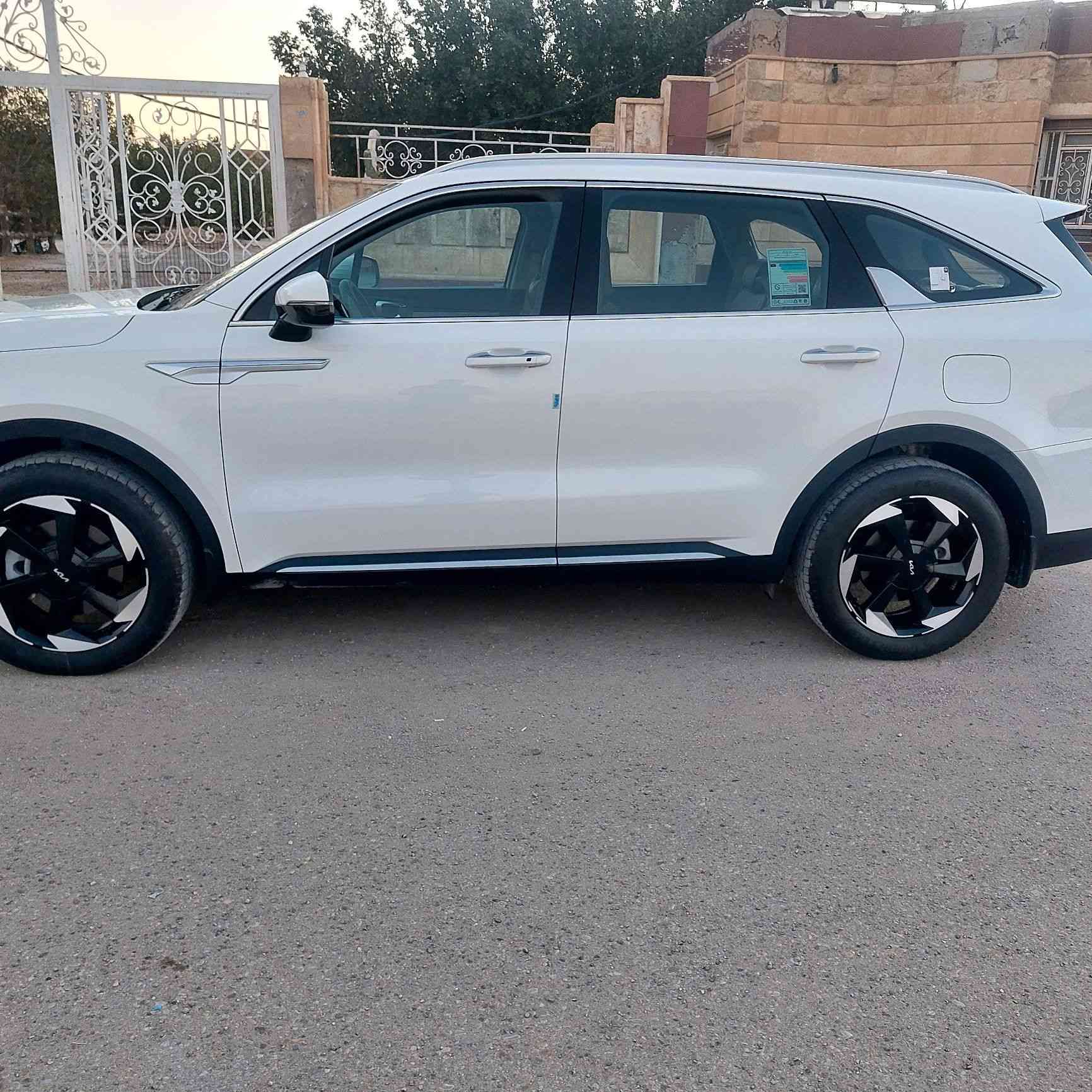 سلام عليكم سورنتو مديل 24 رقم بغداد بأسمي محرك 4 ستندر ماشيه 9 الاف فقط كفاله عامه 
مواصفات شركة الدوليه ظمان 5 سنوات 
كرسي كهرباء وجنطه شتغل عن بعد وترحيب بصمات 2 حساس تاير 7 راكب 3 قطع تبريد 
شحن موبايل وباقي المواصات معروفه بالسورنتو 
مكان سياره سماوه  السعر 268 
***********
