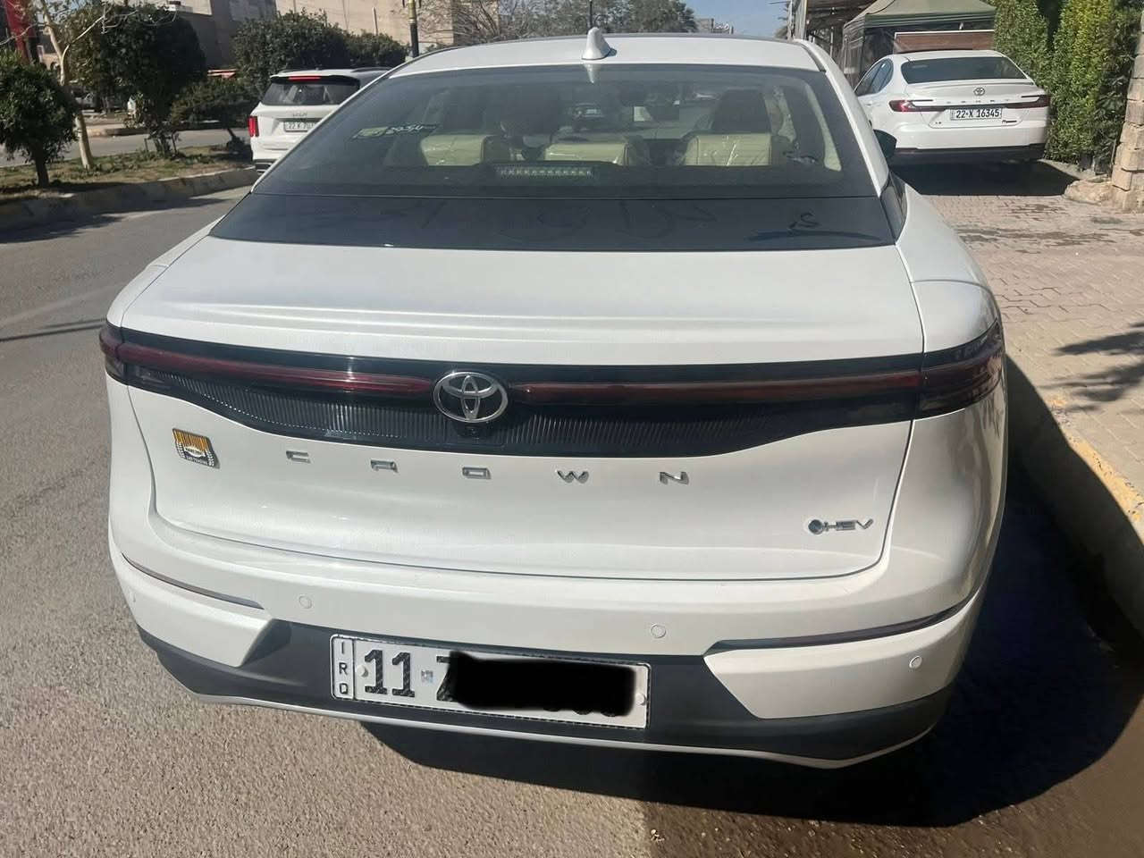 تيوتا كراون موديل 2026 HEV  زيروو
مرقم بغداد كامل سنويه باسمي
عبد اللطيف جميل بريميوم
فول مواصفات
محرك 2500 هايبرد
سقف بانوراما 

4 كاميرات 360 درجة
4 رادارات
4 عدسات
مقاعد الامامي وخلف كهرباء
تبريد كشنات
داخل صاج فورميكا
باقي المواصفات معروفه
غراض السياره كامله في الصندوك
سياره زيرو غير 
*********** حسن العبيدي
