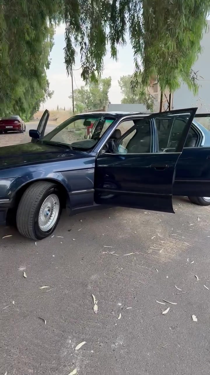 السلام عليكم للبيع            بيئمBMW 735
موديل 91 
شرط محرك 
تبريد شغال ثلج 
اربع تايات جدد 
كشنات جلد 
جامات كهرب 
شرط رقم الماني  
صبغ فقط جماليه 
سياره شرط مابيه ضرر 
المكان موصل حي الطيران 
السعر 52وبيها مجال 
رقم الهاتف 
*********** 
متواجد واتساب***********
