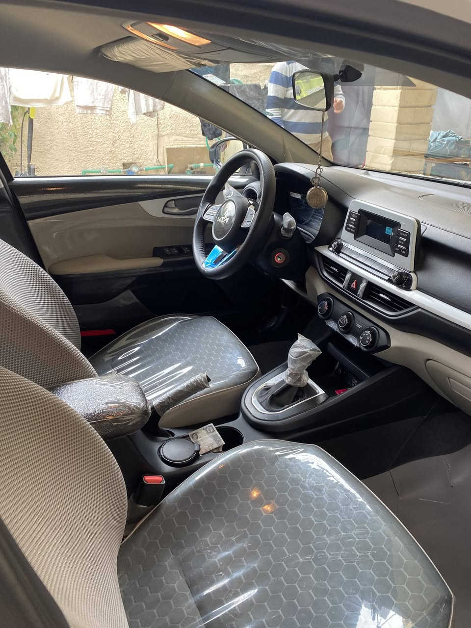 سلام عليكم سيراتو 2024 كفاله عامه ماشيه 29 الف مواصفات عاديه محرك 2000 كير at مكان بغداد 
مدوشمه كشنات ارضيات والبيبان تغليف حراري 
السعر 185 غير متواجد على الفيس  الرقم ***********
