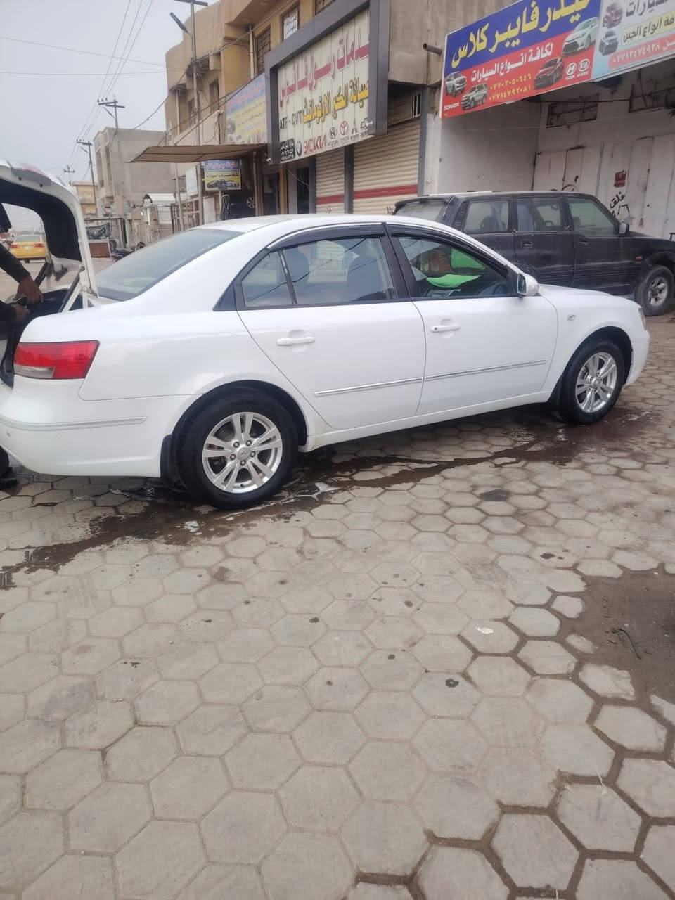 سوناتا 2009 خليجي مكفول بيه قطعه وحده مبدله  باب خلفي والباب القديمه موجوده بيهه  طخه بصيطه   عندي يتصلح.... مكان  كوت لستفسار تصال على رقم *********** رقم بغداد حلوه
