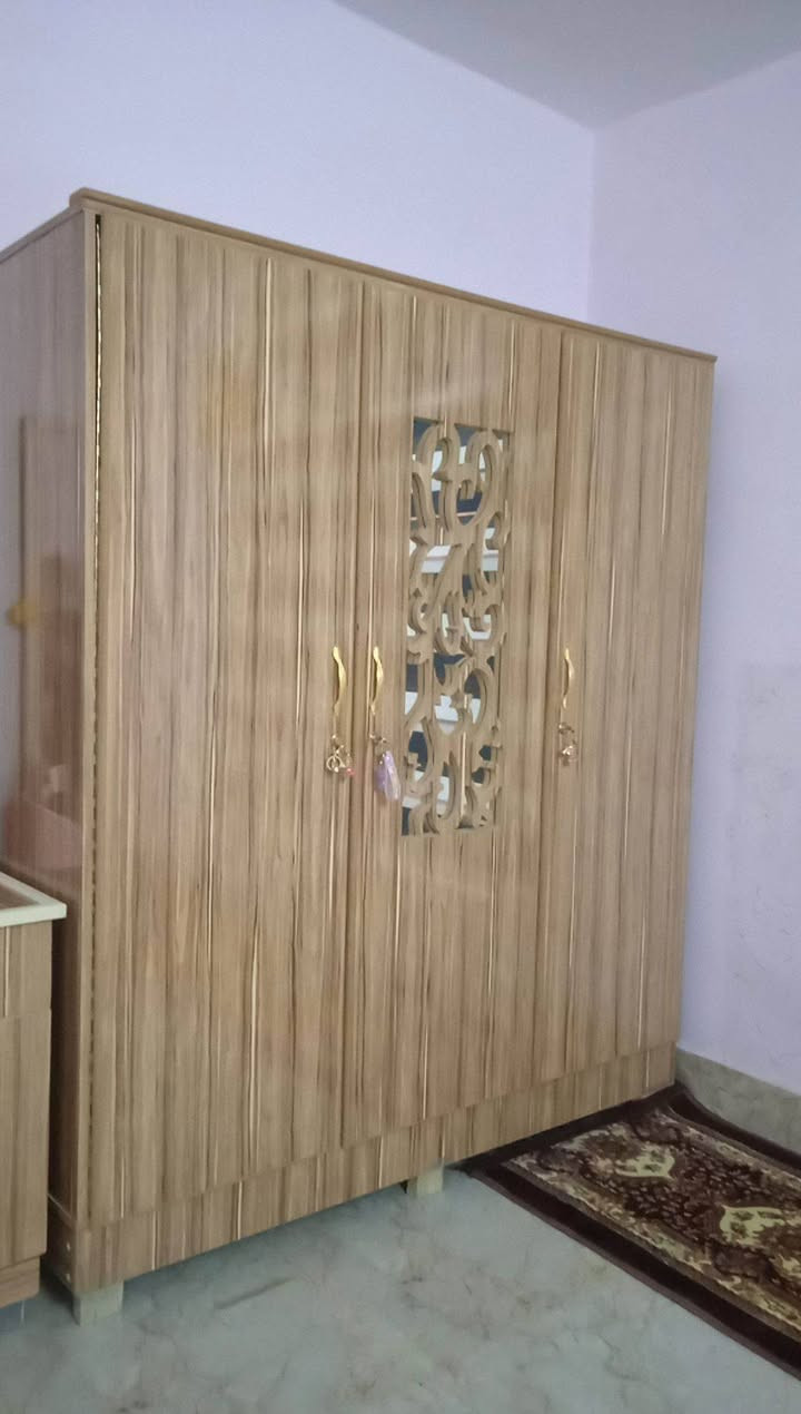 سلام عليكم 
غرفه نوم شبابيه   
أم نفر واحد 
متكونه  من   كنتور + ميز + چربايه أم  حزنه 
شغل   عراقي   درجه  أوله   
فقط   خشبه  مال  جربايه  مكسوره   
سعرها   ٢٥٠ ألف


**إذا كنت صاحب هذا الإعلان وتريد حذفه لأي سبب، رجاءا أرسل رسالة إلى الدعم الفني**