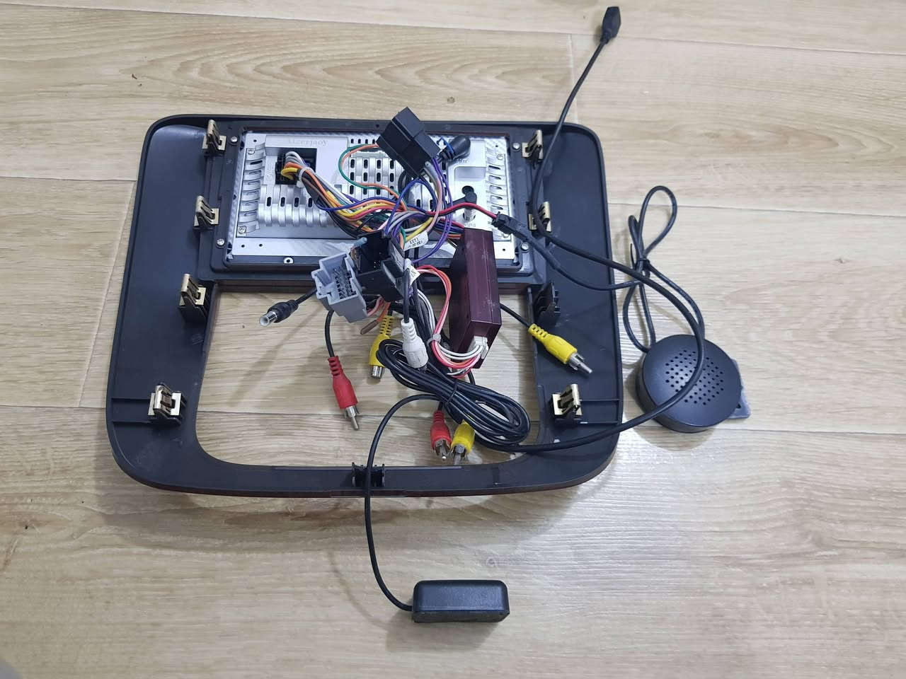 سلام عليكم من رخصت الادمن شاشه تاب ومسجل تاهو ويوكن من موديل 7 الى 14 مال LTZ يعني مال فول للبيع الشاشه سعرها 150 والمسجل 60 الاتصال على *********** بصره
