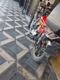 عندي دراجه سونك ايراني مابيها اي نقوصات غراضها كلهن موجودات اريدها ٦٥٠...