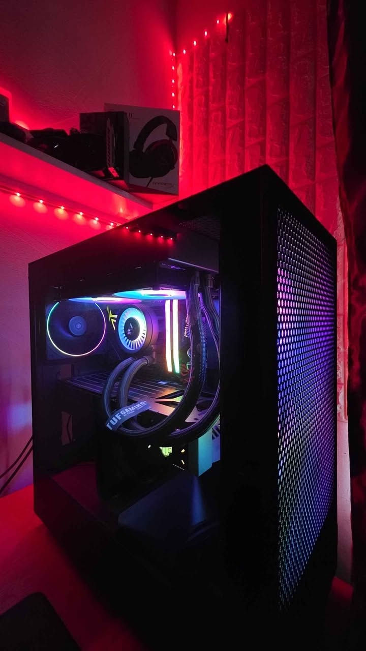 Case: Nzxt h5 flow
Motherboard: asus rog strix z790 wifi ii dr5
Cpu: i5 12600k
Gpu: asus tuf gaming 5070
Cooler: artic frezer iii 240m rgb
Ram: corsair (2×16) 32gb 6400 ddr5
Ssd m.2: lexar nm790 2tb
Power supply: msi mag 850watt 80gold
Fan case: artic 240m
1750$ m3amala🤍 السليمانية, العراق


**إذا كنت صاحب هذا الإعلان وتريد حذفه لأي سبب، رجاءا أرسل رسالة إلى الدعم الفني**