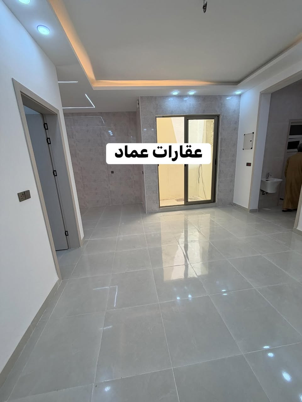 مشتمل للبيع مساحه 140م قاطين 4 غرف. زيروو. حي الخضراء قرب مدرسه دبي. شارع 10 فارغ جاهز للسكن للاستفسار

***********
