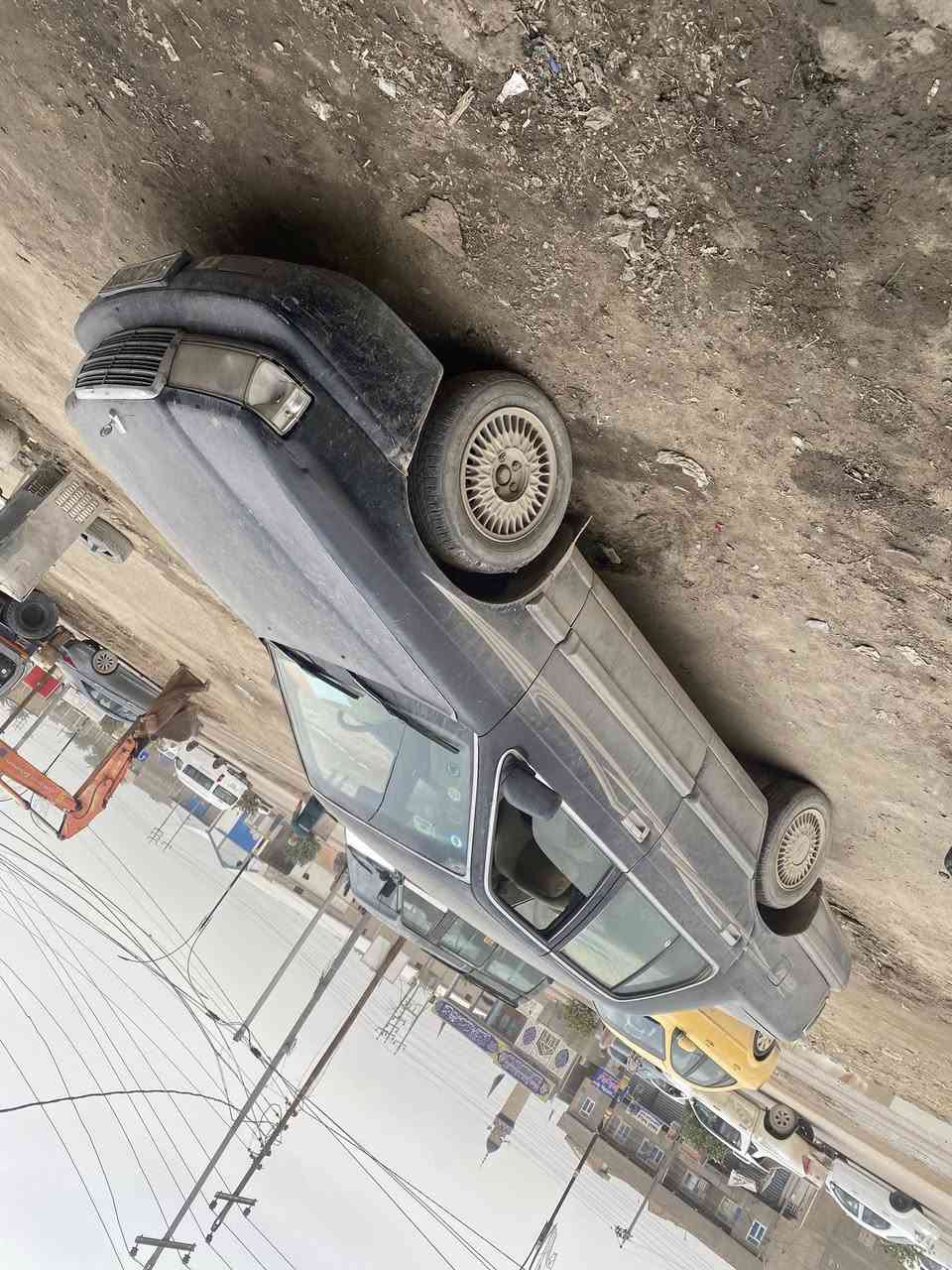 على طينه ''اخذتله صور…للبيع موديل ٩٥ رقم أنبار  إنكليزي بسمي سنويه لل٣٠ وين ما جان تداور…
صبغ حزام جماليه
تخم تاير جديد 
حداديه نص عمر 
مكينه إلفين مسكر مكفوله
كير اوتماتيك

كهربائيات شغال
تبريد شغال شغال بس قايش نكطع شدله قايش وشغل تبريد…
النواقص اللي بيه
قايش تبريد
يده خارجيه خلف السايق
سكن امامي ايمن عندي ومالي خلك اشده 
كب ويل امامي جهة الصدر عندي ومالي خلك اشده
الكير البك اليوم شغلته شو ميجي..واني البارحه طالع بيه للنجف وأول لبارحه بكربلا مثل الورد 
حتى تصوير عندي اله لبارحه وأول لبارحه…
مكان سياره حله مركز المدينه  قرب مديرية مرور بابل
سعره٢٧وبيه مجال 
***********
