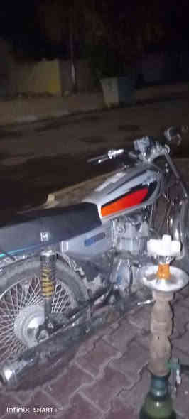 السلام عليكم دراجه للبيع نامه برو محسن مديل20اوراق بي محرك نضيف شلعه ومعدل خير من الله 2-1بطناش مكاني جلولاء السعر 350بيها مجال للطيبين 
للستفسار ***********
