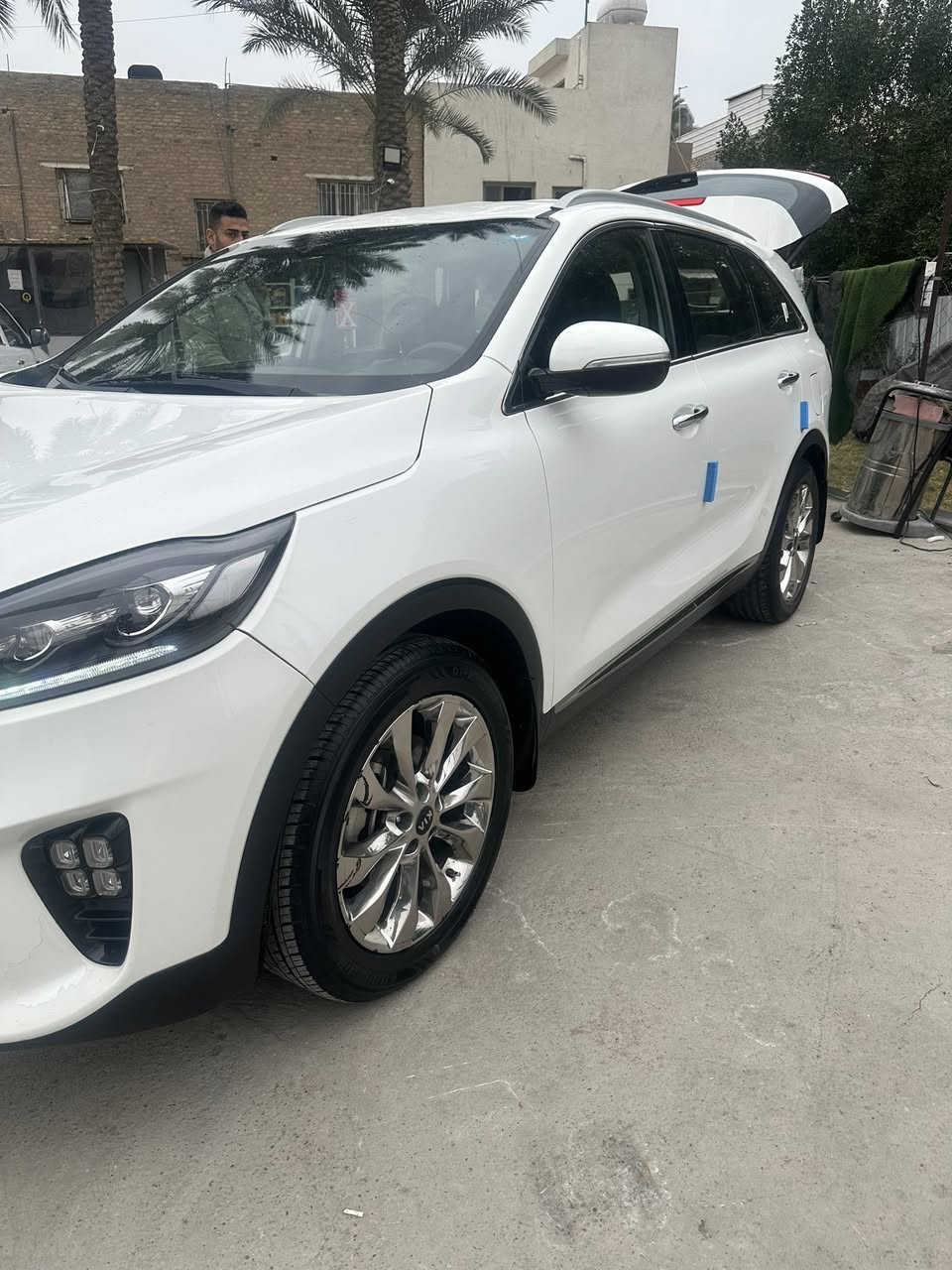 سلام عليكم 
كيا سورنتو 2020   
لايت زنون 
بصمة ترحيب 
بصمتين تشغيل 
كير مكينة مقفول 
ماشية 117  
بصمه أبواب 
جلد أصلي 
 6 سلندر ٣٥٠٠ 
٧ راكب 
٣ قطع تبريد 
ويل كروم فراشه 
اريل نفكيشن 
شاشه اصليه 
تحكمات ستيرن جهتين 
مري  شفط  
لايت زنون 
بك لايت زنون
جي بي إس 
شاحن واير ليس 
كراسي أمامي كهربائية
حساس امامي اصلي
حساس خلفي اصلي
السعر ٢٤٧ وبيهة مجال حك الجية 
عنواني قرب بوابت بغداد جديدة الشط 
***********ابو علي
