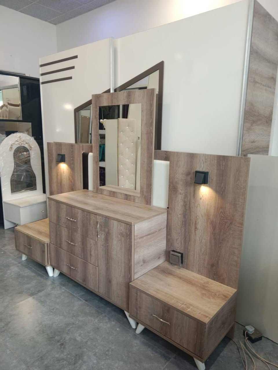 غرفة نوم 7 قطع اخو الجديد للبيع  مكاني اربيل هفلان للتواصل ***********
