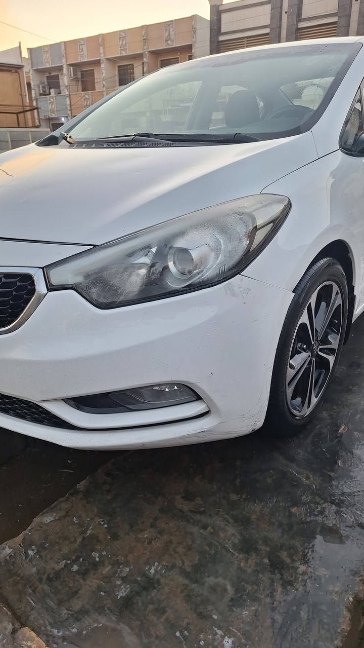 السلام عليكم
كيا سيراتو موديل ١٤ خليجي رقم اربيل الجديد وسنوية جديدة سيارة جاهزة من كلشي مكينه وكير مامفتوحات صدر جديد تبريد تدفئة اي نقص مابيها السيارة صبغ بيها شبر بالبنيد ولداير مال جاملغ فقط 
السعر ١١٠ 
للاستفسار ***********
