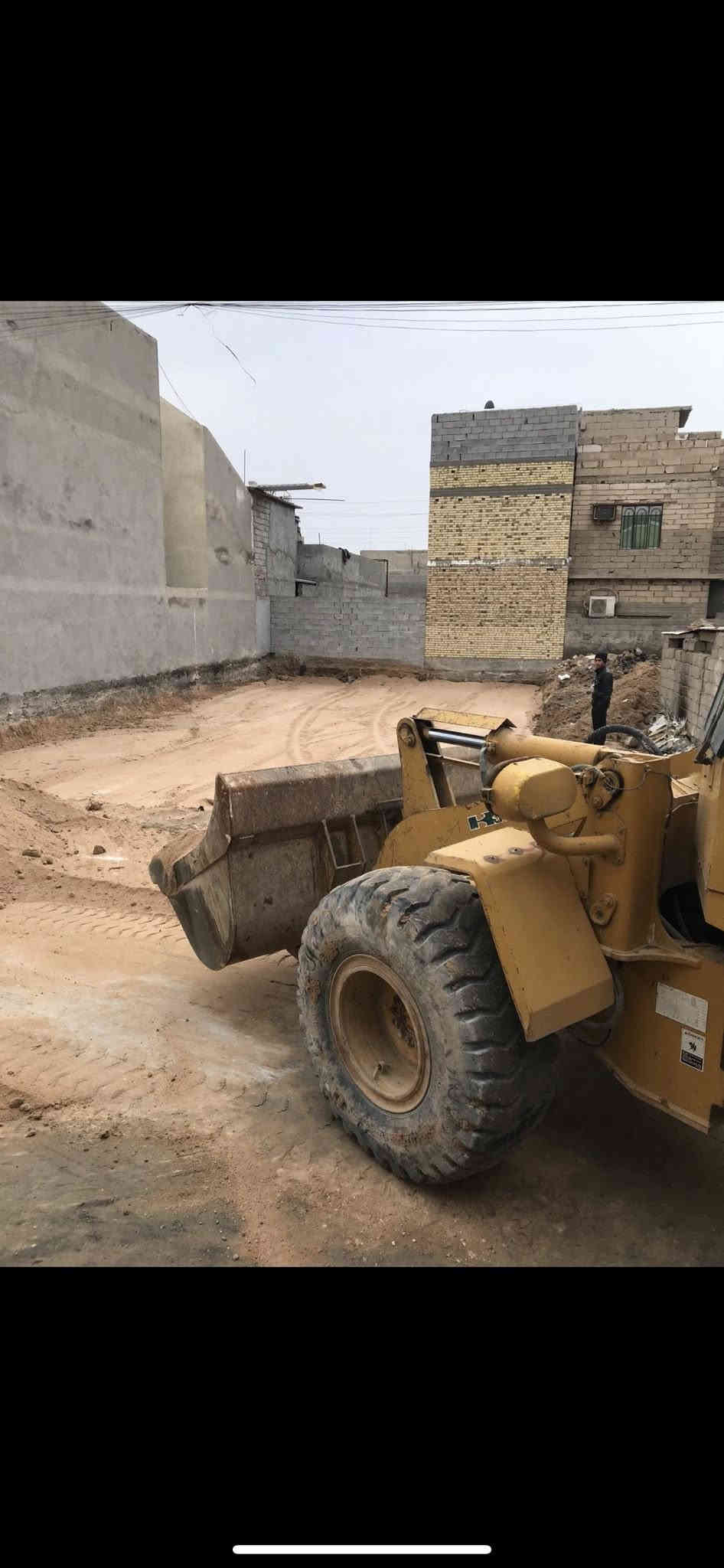 اليوم وبفضل تم قلع قطعة أرض 
بمساحة 200م في القبله مقابيل البريد  وتم نقل الأنقاض ودفنها بالسبيس والأسمنت وحدلها طبقتين للأستفسار ***********. أو. ***********
