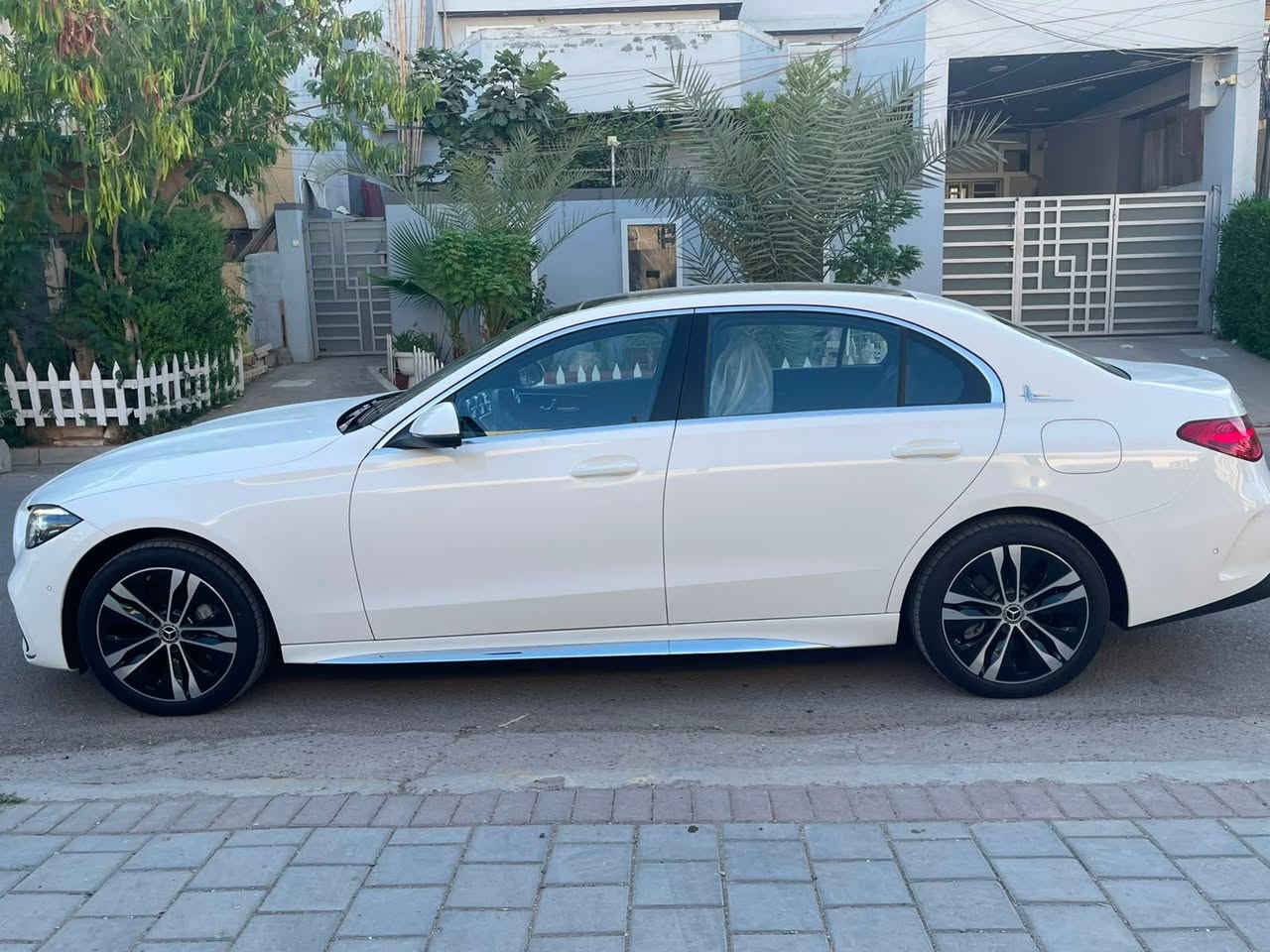 السلام عليكم مارسدس موديل 2025  فئة c350EL السياره زيروووو ماشيه 150 كيلو متر كفاله عامه من كلشي  رقم بغداد تحويل مباشر السياره زيرو مماشيه بصمات ثنين وياها ( تجميع الصين ) تجي فووول مواصفات معروفة مواصفاتها السعر المطلوب 440 ورقة وبيها مجال بسيط اخوان لحد يكلي بشركة باركود ارخص لبشركة باركود C200 مو نفس هاي السيارة مكان السياره بغداد ال كرخ شارع الربيع حي الجامعة للستفسار هاذا الرقم *********** وشكرأ
