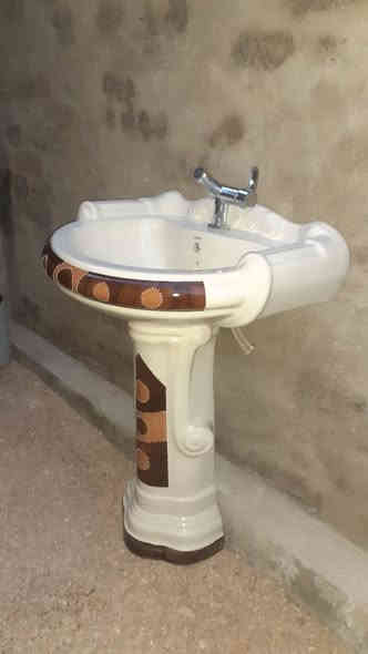 السلام عليكم مغسله جديده مامشدوده أبد كامله مع خلاط للبيع مكاني نجف حي ميسان ***********  /سعر  50
