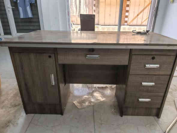 سلام عليكم ميز مكتب مستعمل اتصال على رقم ***********
