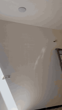 بيت للبيع مجمع الصادق السكني وقف شيعي خلف مجمع دريم ستي  في معسكر سعد بعقوبه مساحه البيت 150 غرفتين نوم وصاله واستقبال ومطبخ ومجمع صحي والبيت طابق واحد البيت جاهز للاخير السعر 110 وقابل للتفاوض (( *********** ))
