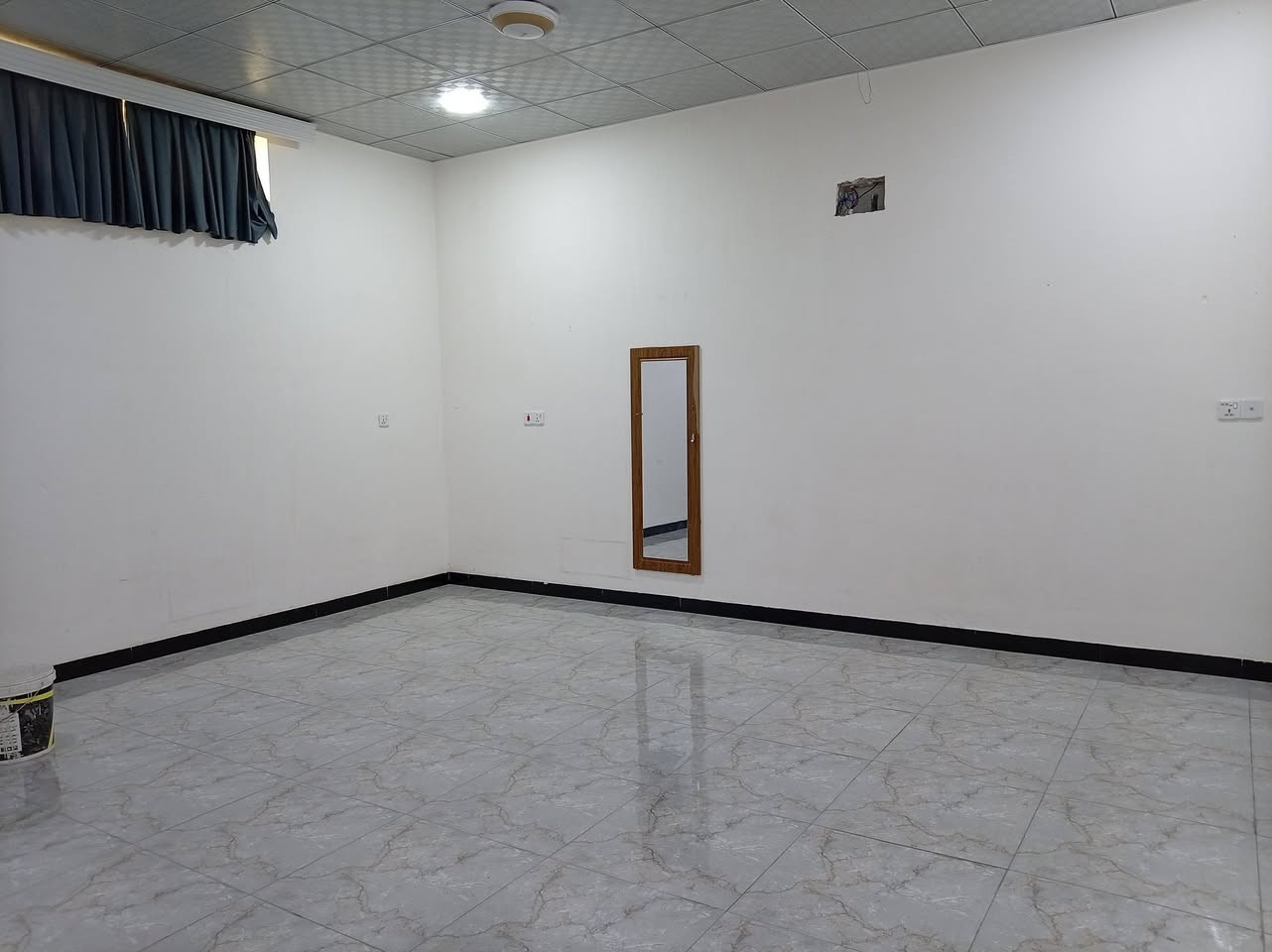 سلام عليكم يوجد شقه الإيجار طابق ثاني متكونه من مدخل ومطبخ واستقبال وصاله وغرف نوم عدد 2 ومناور عدد 2 وحمام سعر الإيجار 350 العنوان الشهداء قرب جامع التقوئ مقابيل أسواق الباشا الاستفسار الاتصال على الأرقام التاليه
***********
***********
