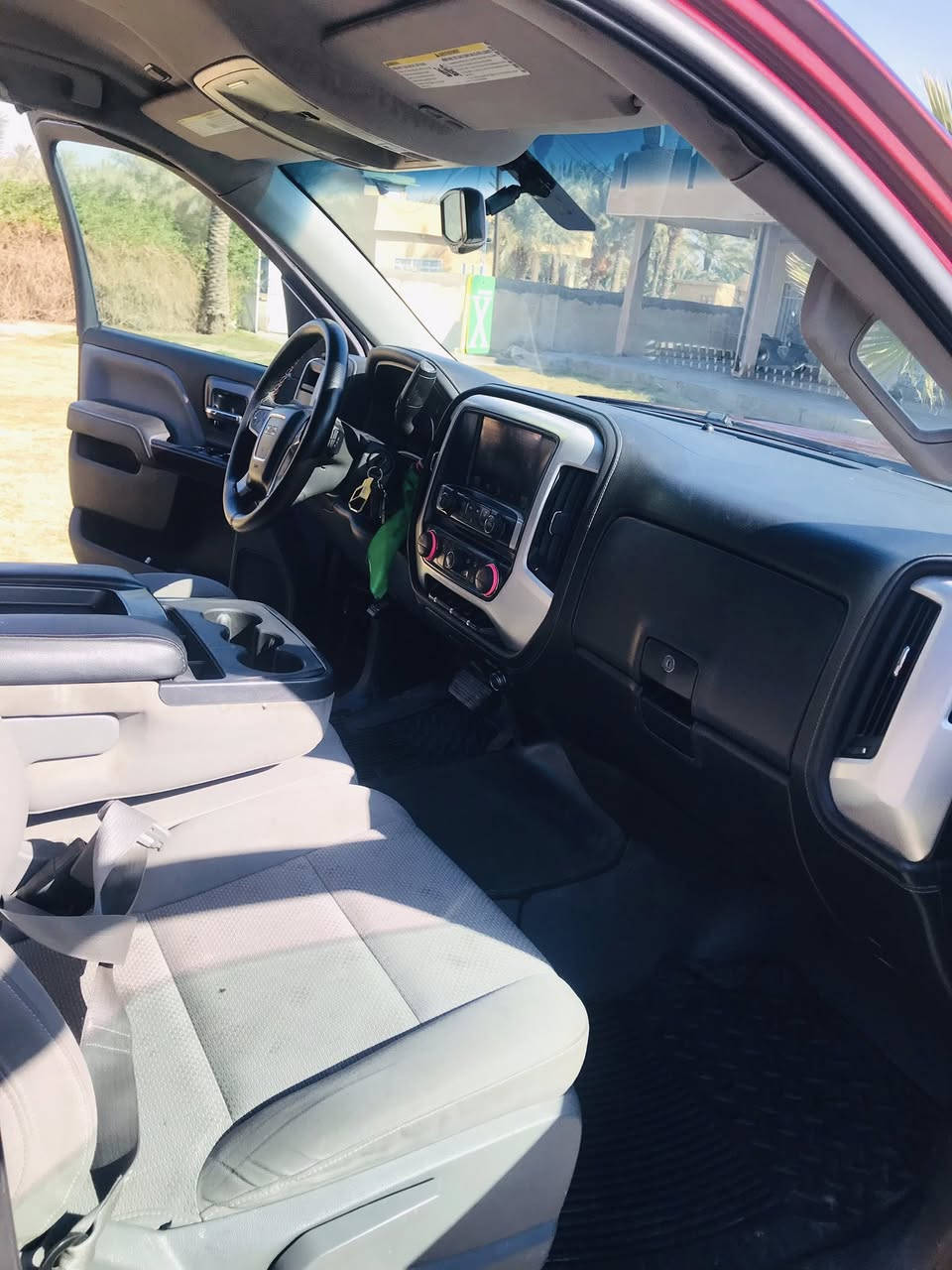 أسلام عليكم 
للبيع جي ام سي سيره 2014 وارد كندي بدي طويل لون ماروني ضرر جاملق امامي وبنيد والبدي مبدل سونار مرفق بلصور مكينة 6 سيارة جاهزة ومابيهة نقص 
السعر 160$ وبيهة مجال 
العنوان بغداد للاستفسار ***********
