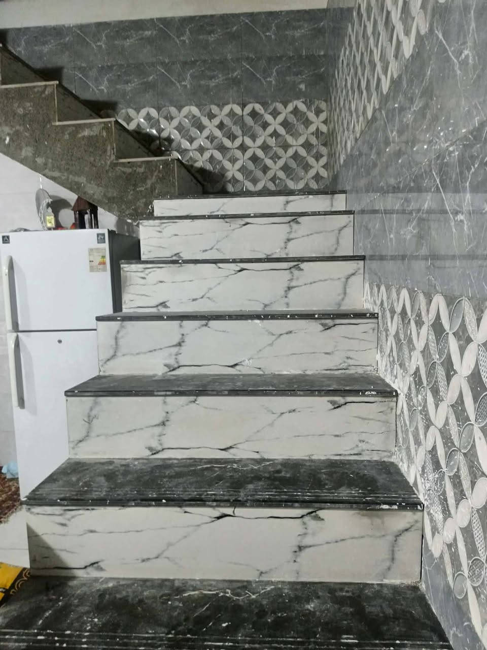 بيع مستعجل
بيت للبيع مساحه ١٠٠ م طابو صرف بناء جديد طابق ونص يحتوي على استقبال وصاله و٢ غرف نوم ومطبخ وصحيات 
سعره ١١٠ مليون عنوان كربلاء حي العسكري منطقة ١٦ قرب المستوصف  موقع البيت على شارع ١٥ م  أي استفسار اتصل *********** نستقبل جميع العروض في انحاء كربلاء
