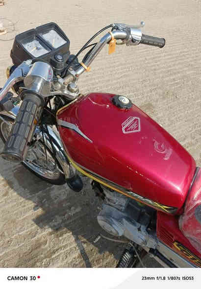 دراجه تعمير جديد شاصي كلك تعمير جديد محرك ١٦ مقفوله من السرقة وعشاير وقانون 
دراجه متعوب عليها هواي ماناقصها شي مكان واسط عزيزيه
عارضها ب٤٧٥وبيها مجال ***********
