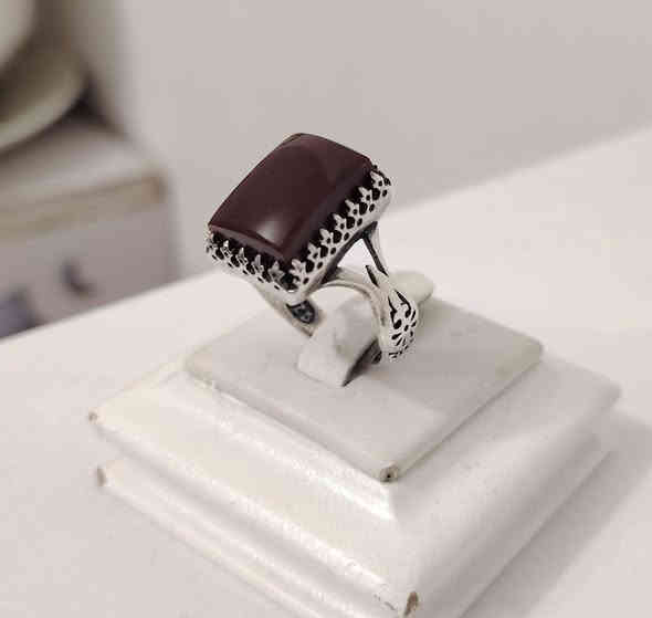 خاتم من العقيق اليماني الطبيعي الكرزي
صياغه جميلة ومميزة فضة عيار ٩٢٥
يوجد توصيل الى جميع المحافظات
التواصل ع الخاص او ع الواتساب ***********
