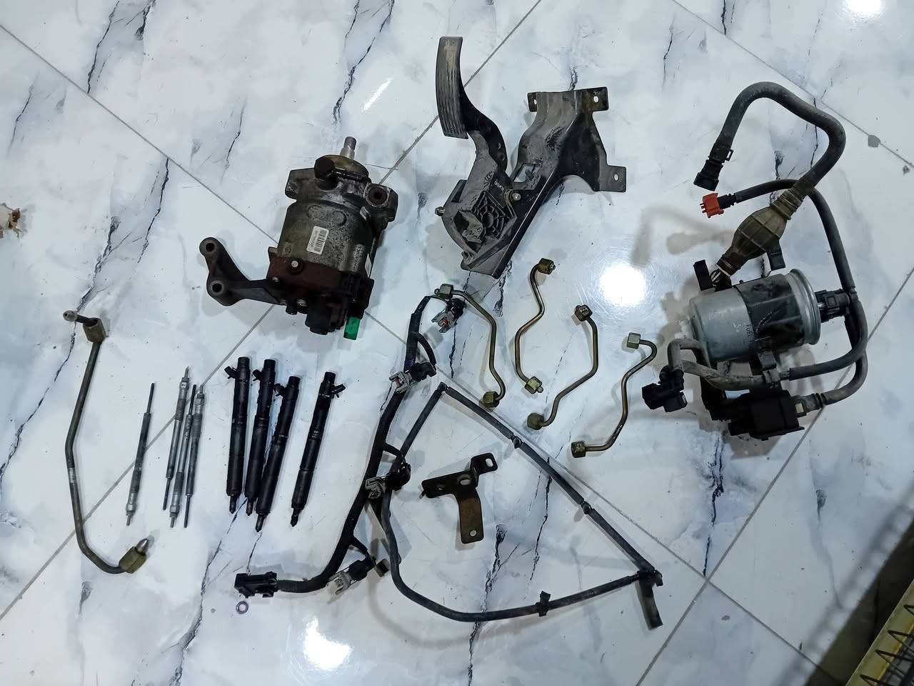 سڵاو عەشیای کیای انجکتەر بەکاملی هەمووی بۆفرۆشتن لەسەر سەیارەی خۆم داگیراوە سێ هەزاری انجکتەر مەکینە ڕەش
هەمووی بێکەوە دەفرۆشم خوار هەموو بازاڕ
***********
