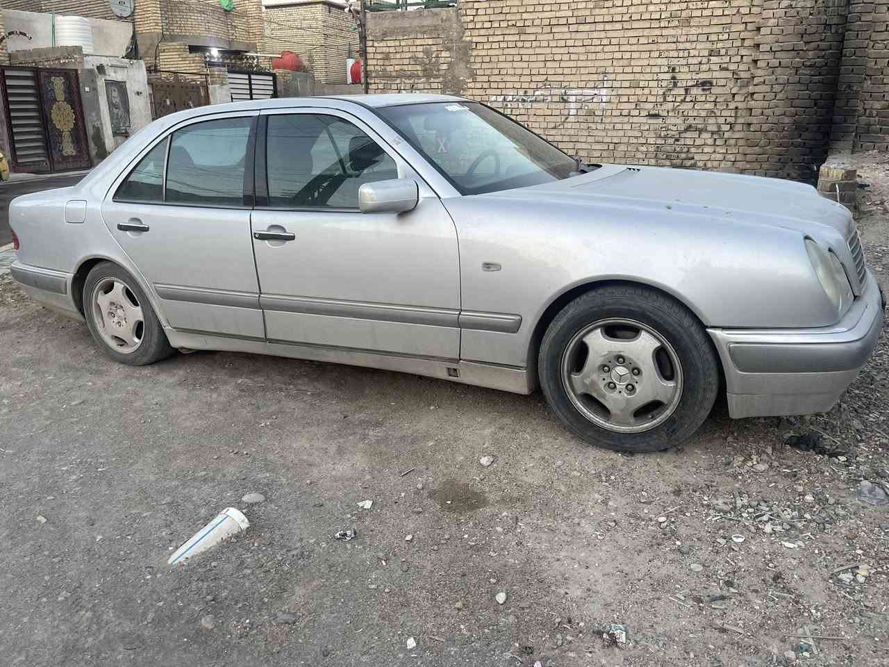 للبيع مارسدس ام عيون موديل ٩٨ اصل مكينه ٨ سلندر حجم ٤٢٠ سياره لوك علا وضع شركه ممبدل بيها شي لا ضربه ولا خياس صبغ جماليه اثر جراد بيدي صبغتها وعندي صورها قبل صبغ تخم تاير حداديه كشنات كهربا سلايت برده خلفيه كلشي شغال رقم بغداد سياره مابيها نقص شلعه ومعدل شك لكاع سعر ٩٨ بيه ومراوس مكان سياره بغداد ***********
