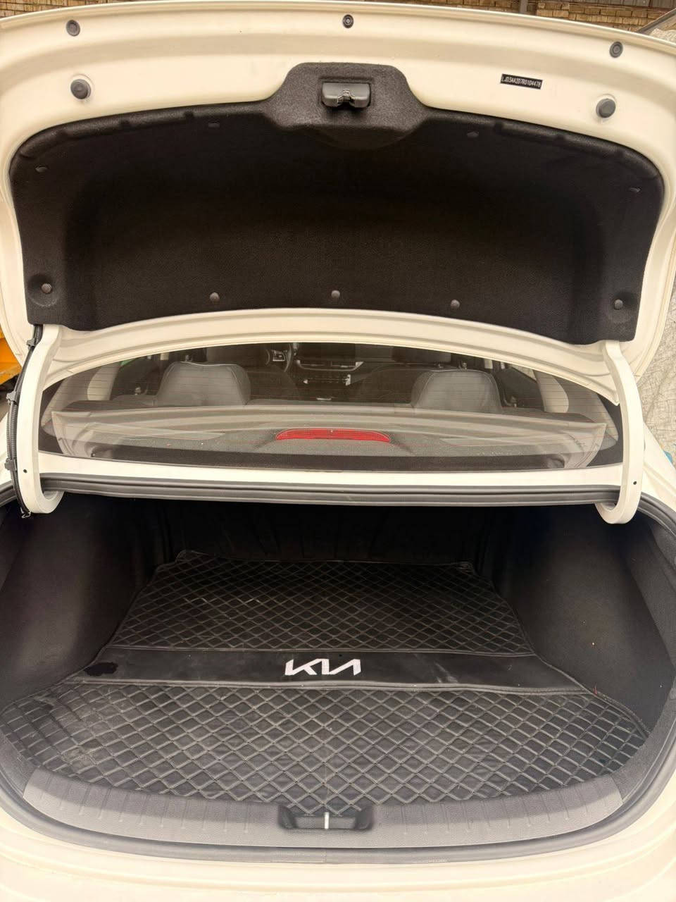 السلام عليكم كي ثري موديل ٢٠٢٤ ماشيه ١٧ الف السياره رقم اربيل بأسم شركه حالين بغداد شاره فلسطين جديده السياره مابيه بارد ولا صبغ السياره جديده فقط رصعه حصوه وحده بيه صغيره سعره ١٣٨ الشراي بيه مجال يتصل *********** ملاحظه للبيع فقط
