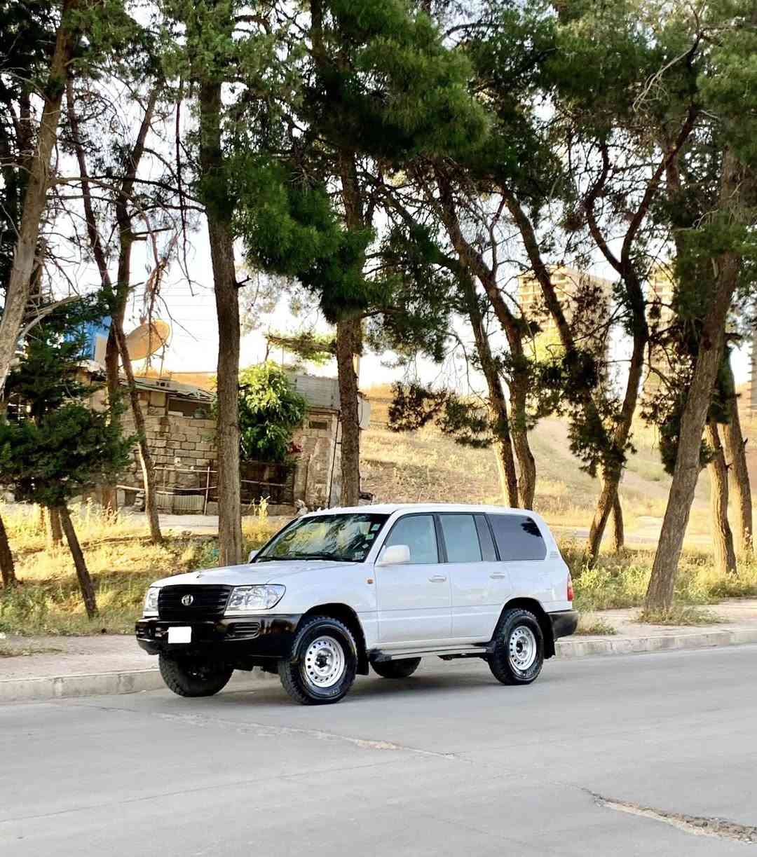 مۆنیکا  ٢٠٠٢
١٠٢ گەلا 
گیر و مەکینە و ئەکسل بە شەرت
تربرید بەشەرت
٤ تایە تازە دنلوب لە ژیرایە
کامل بۆیاخ وەلگەراو نیە و دەعمی پیش و دوای نیە 
رەقەم هەولیرە و بە شەرت حاسیبە
بانزینە و پیش تەبەلەیە 
کوشن و گاعی و ناو داژبل و ناو درگا لۆک لۆکە 
١٠٢ گەلا و معاملە لە سلیمانییە 
***********
