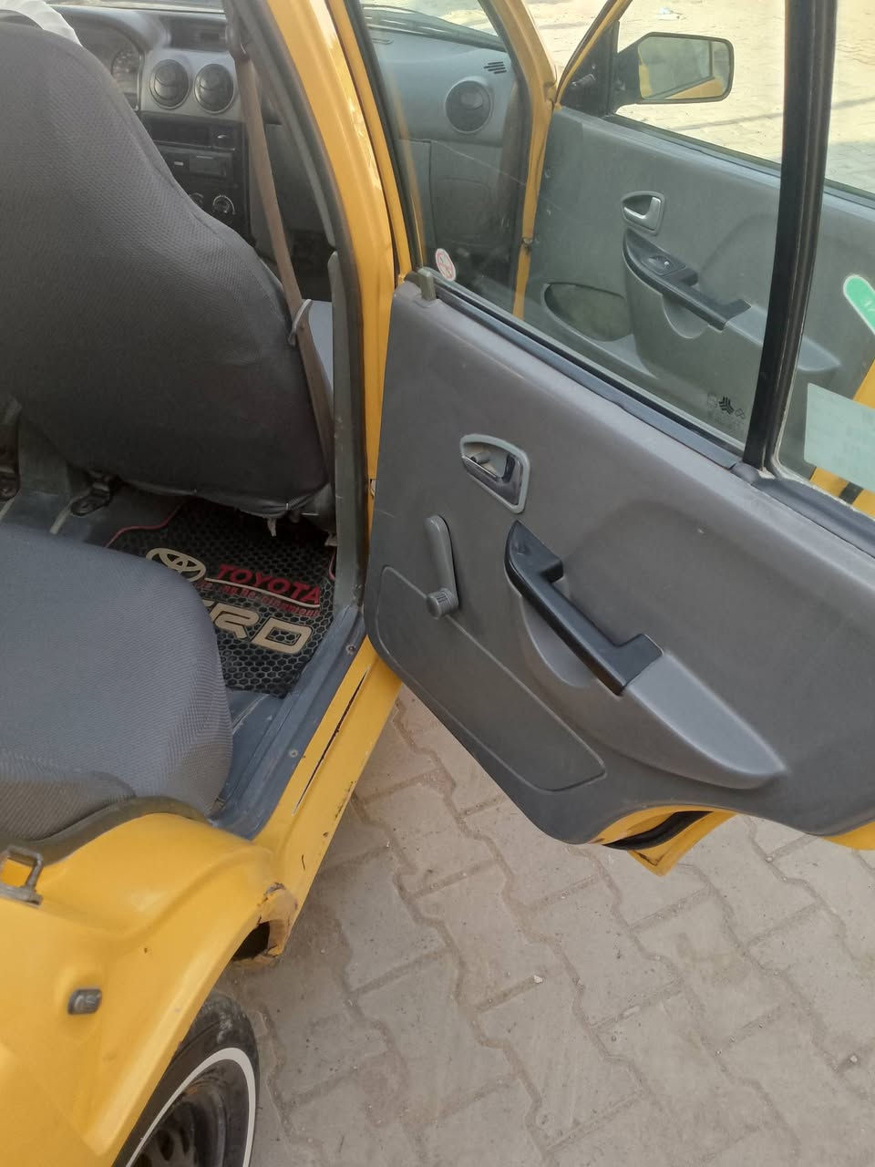 للبيع مديل ١٥شىرط التحويل مصفره هيه وغرامات تاخذ صافي سياره ماعيزه الف متصرف عليهه تراي وين ميعجب 
شواصي تخم تاير باتري مشط بور كله شغال مكينه وكير وحداديه زينه راعيه يريد مداور اوجهك ويه المالك كبل 
السعر ٣٣ وبيهه مجال قليل رقم بغداد سنويه وهزه جديده 
مكان السياره نجف الاستفسار ***********
