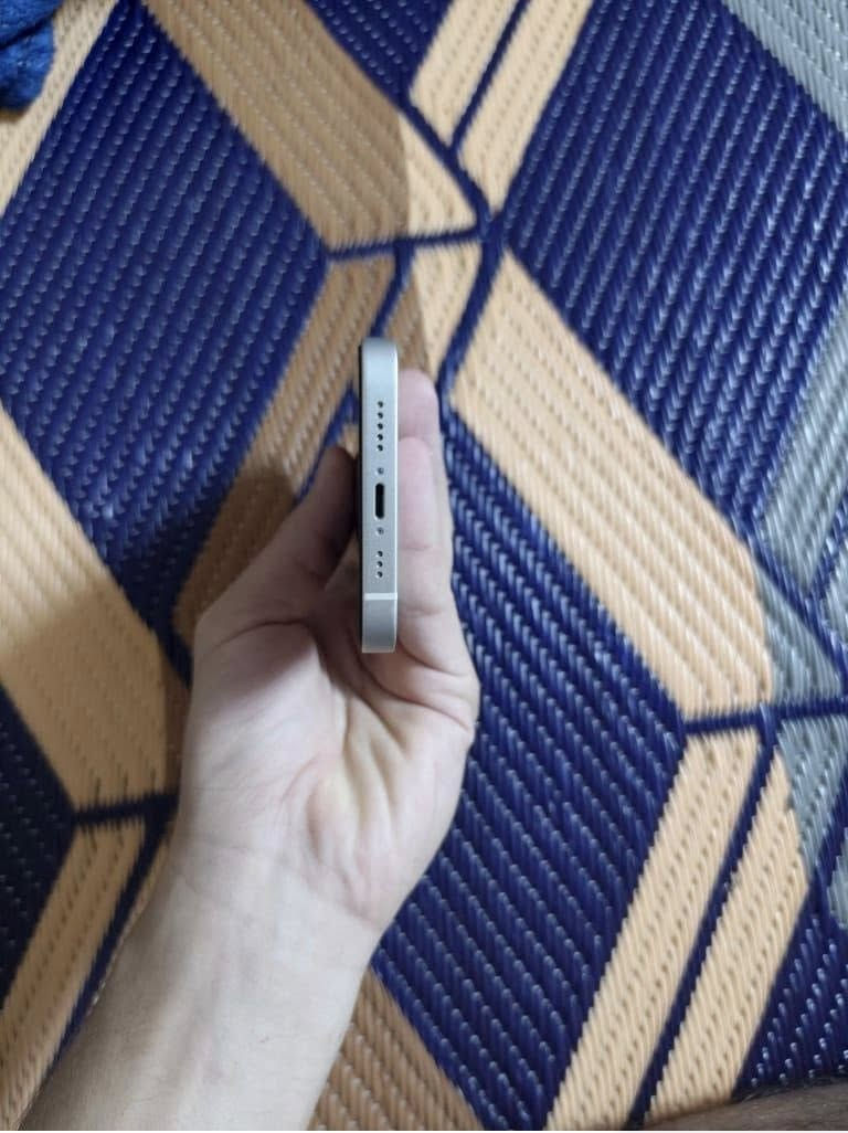 السلام عليكم 
يفون ١٣ للبيع الجهاز نضيف ولا بدل بي شي 
البطارية ٩١ الذاكره ١٢٨ 
السعر٤٢٥ وبي مجال 
المكان بغداد مدينه الصدر


**إذا كنت صاحب هذا الإعلان وتريد حذفه لأي سبب، رجاءا أرسل رسالة إلى الدعم الفني**