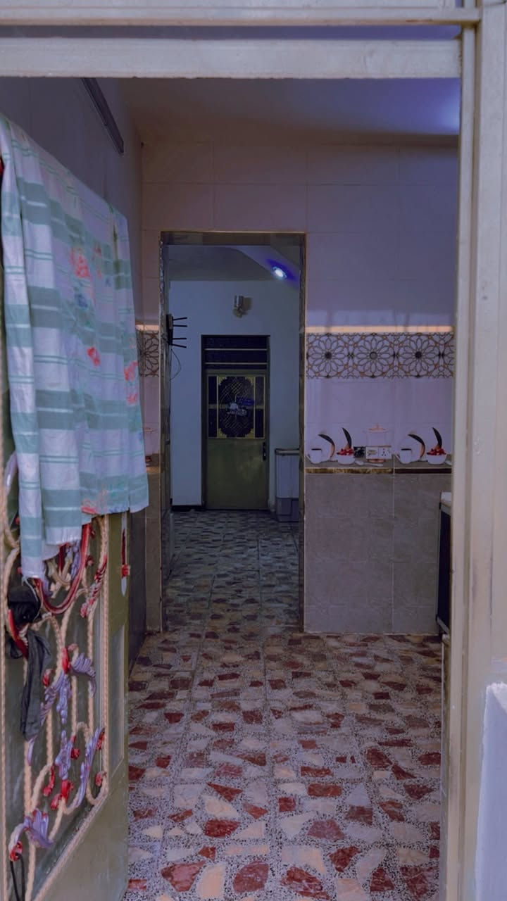 دار للبيع مدينة الصدر م 144 واجهة 18 ق74 شارع 60 مقابل ق75 موقع ركن ع شارع 60 البناء 2023 طابق ونص ، الطابق 2 غرفتين خلفيات صالة ، W.C مشترك  
هـ : ***********
