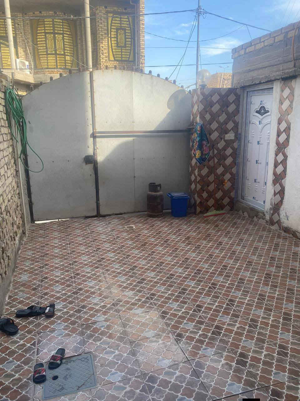 #دار_للبيع مبادره او نقد
بناء حديث  كونكريت مسلح
العنوان : شارع ستين مقابل صيدليه كبسوله 
المساحه : 110 متر

يحتوي على غرفه عدد 3
صالة  عدد ثنين
استقبال 
مطبخ
صحيات 

————————
#نستقبل_جميع_عروضكم
———————————————————
🔺#للاستفسار مراسله واتساب ع الرقم التالي 

 ***********  📲
 
—————————————————————
او زيارة مكتبنا 
🔺مكتب رسول الناصري للعقارات 
🔺العنوان:-شارع ستين مقابل صيدليه كبسوله
