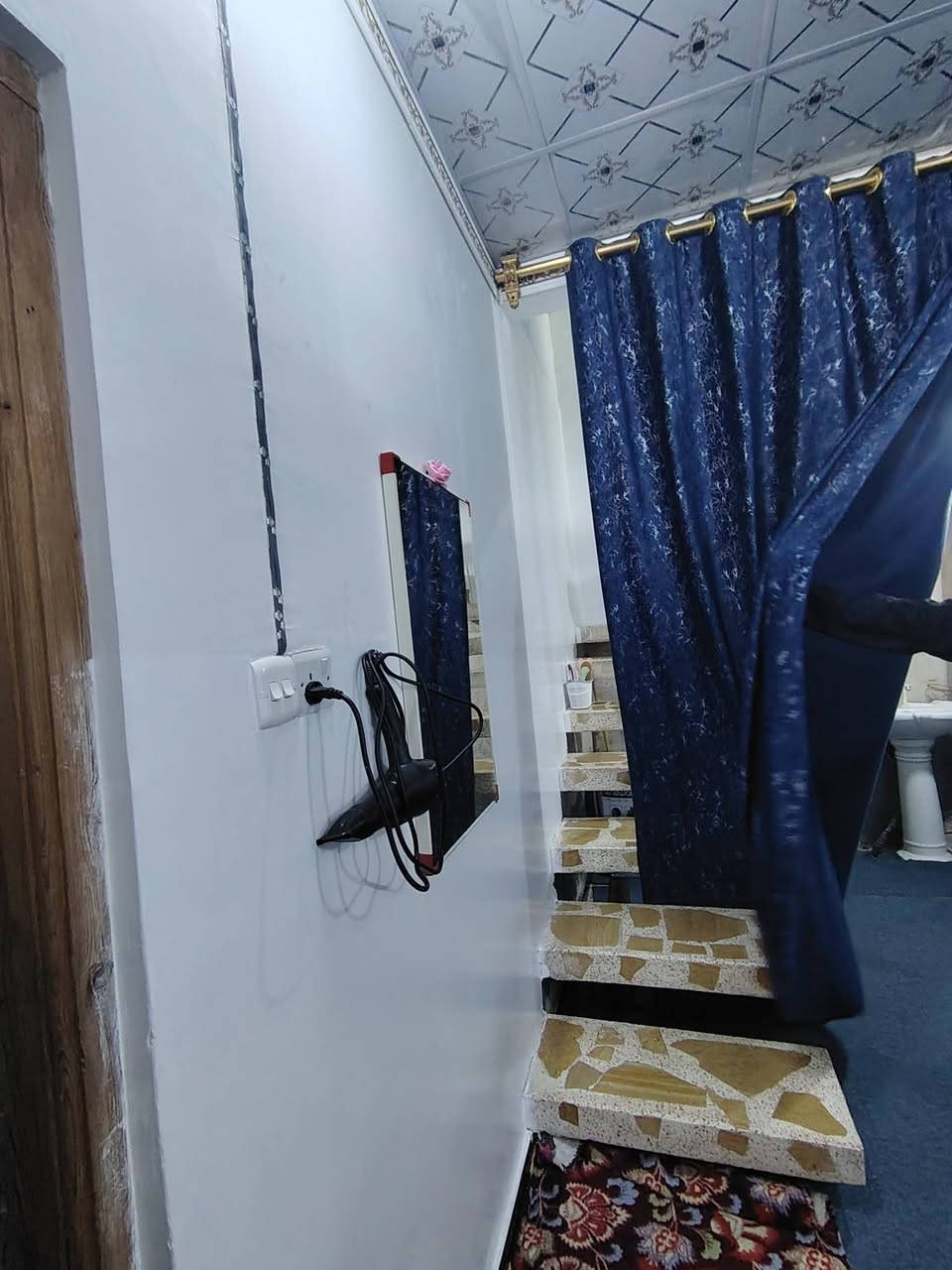 بيت ١٠٠ متر شارع ١٥ متر مكان مميز حي ميسان منطقه ٣٥ طابق واحد يحتوي على غرفة وصاله ومطبخ واستقبال وصحيات داخليه وخارجه بدون تشاريف بيت والاستقبال عوزه بياض فقط

السعر ٩٥
للاستفسار الاتصال ع رقم ***********
