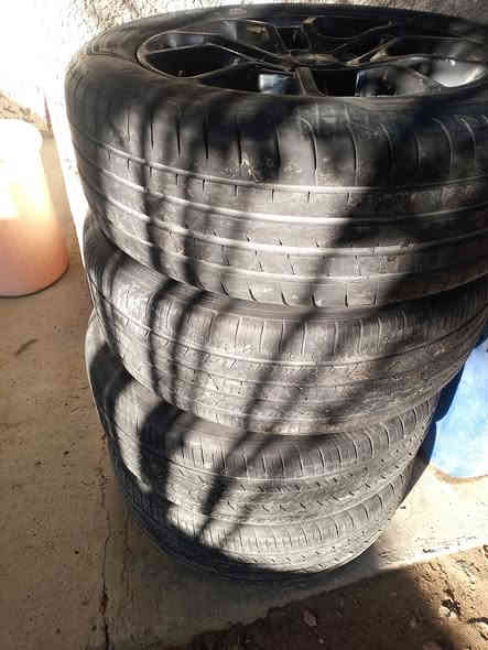 طخم ويل مع اطارات نص عمر نضيفه جارجر 4ويل قياس 19.55.235السعر250بغداد علما الويل لاعواج ولا تصليح ***********
