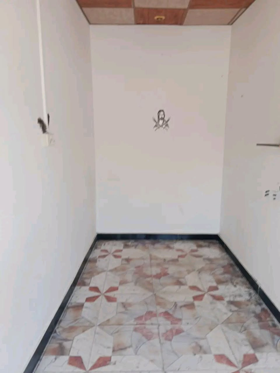 سلام عليكم محل للايجار قرب جامع حجي طوينه عل شارع العام مقابل محلات السلام ايجاره 150
***********
