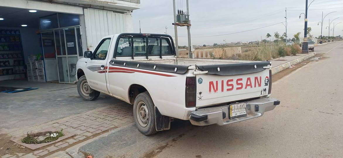 سلام عليكم نيسان شلج موديل 2001 تك قماره بيها جاملغ صبغ كير شرط محرك بي خيط بخار تبريد بلادي كهربائيات كلها بوظع الشركة سعر ٨٠ وبيها مجال مكانها مكيشيفة اتصال فقط*********** تكريت, صلاح الدين
