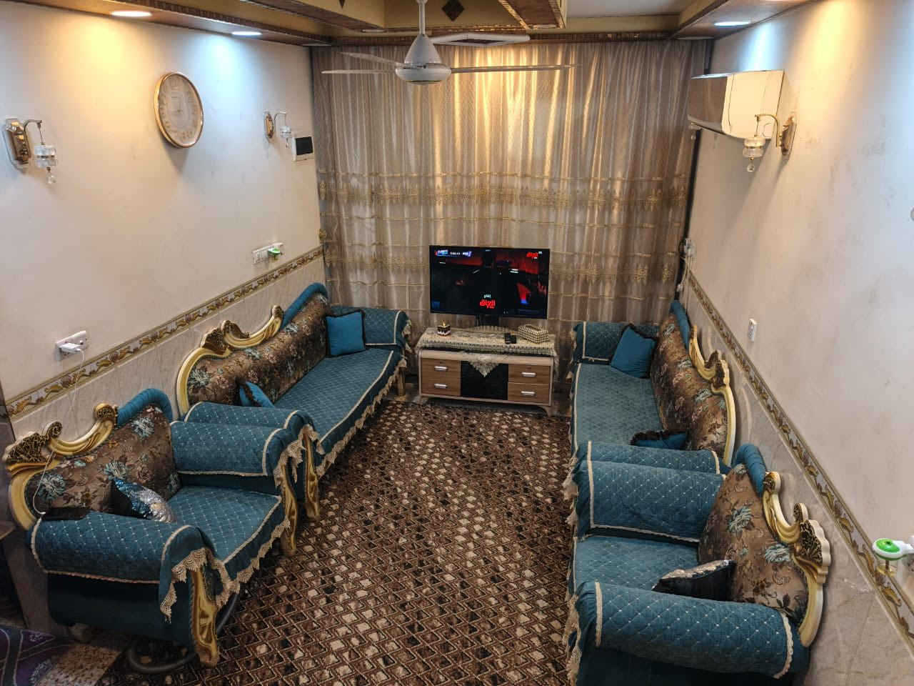 سلام عليكم بيت مساحه ٥٠ متر البيع ثلاث طوابق ٣غرف نوم بدايت قريت صبر بل بدايه سعره مناسب حيل التصال ***********
