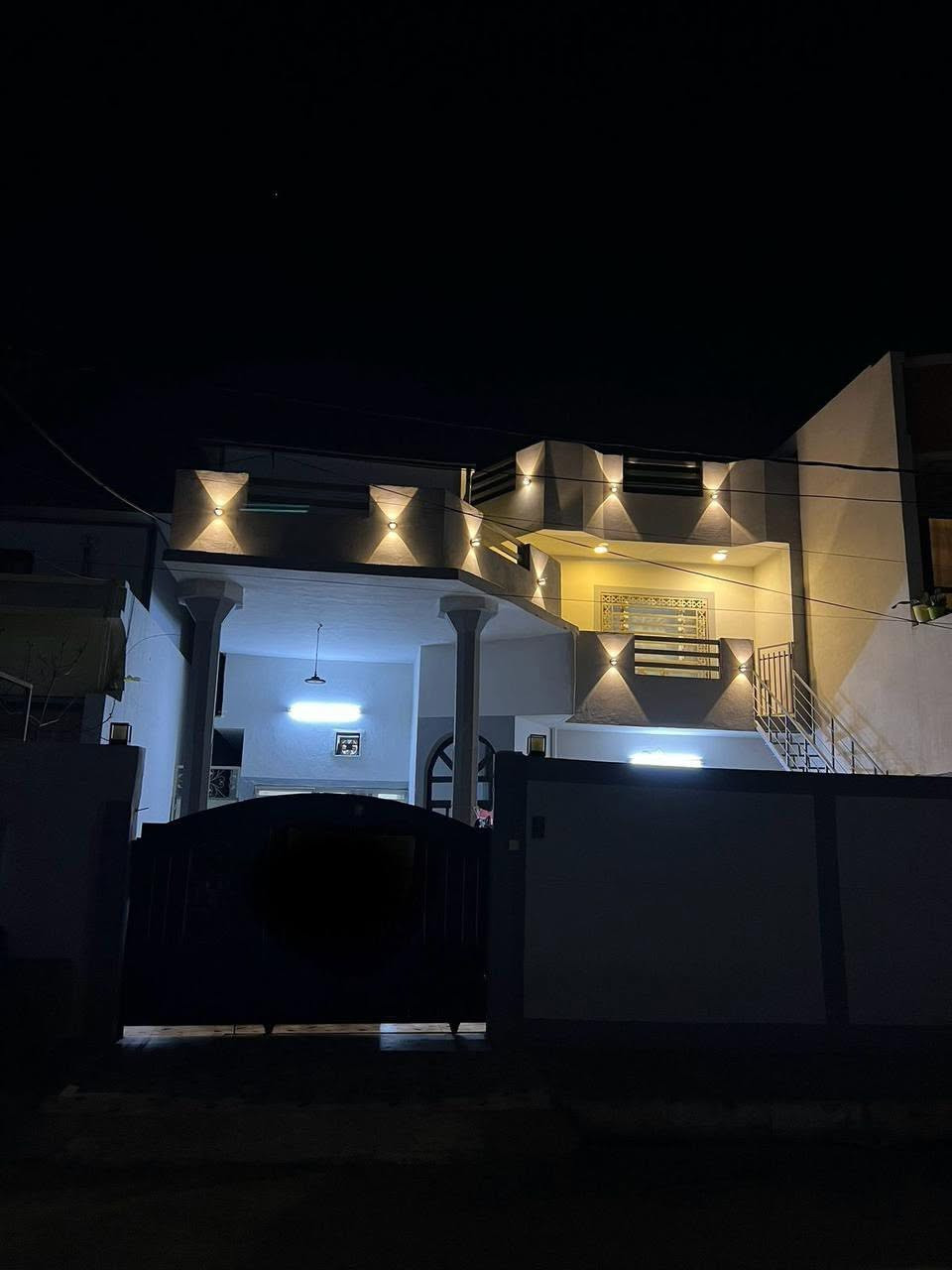 ♦️دار طابقين طابو صرف للبيع..

المساحة : 200 متر الواجهة 10متر  🏠

دار الطابقين  ....
الطابق اول ((غرفه نوم _استقبال _هول داخلي _مطبخ _صحيات داخلي و خارجي _كراج كبير  _(درج داخلي و خارجي ))..

الطابق الثاني (( غرفتين نوم _استقبال صحيات _مطبخ _مخزن ))..

موقع الدار: حي الواسطي سايدين مول حجي زياد خلف صيدلية الهدى

💵💵السعر ع الاتصال💵💵
***********

 1- التعامل يكون مع صاحب العقار الشرعي
2- المكتب  وسيط بين الطرفين ولحفظ الأجراءات  القانونية والتأكد من صحة العقار قبل تسليم اي مبلغ بأشراف قانون——————
3- الرقم الخاص بالمكتب للأتصال ***********
—————
4-موقع   المكتب كركوك حي الواسطي 
سايدين العمارة الخضره مقابل شقق الغاز  ومجاور دكتورة سلوى البياتي 
 🏦مكتب سُلطان العقار 🏦 
 بأدراة أستاذ سيف 
 للأتصال ***********
✅نستقبل جميع عروضاتكم السكنيه والتجاريه في كركوك 💯والترويج لها عبر الصفحه الخاصة بالمكتب
للأستثمار والتطوير العقاري  معنا نحو الأفضل المكتب مجاز من غرفة تجارة ونتعامل بأشراف قانوني
