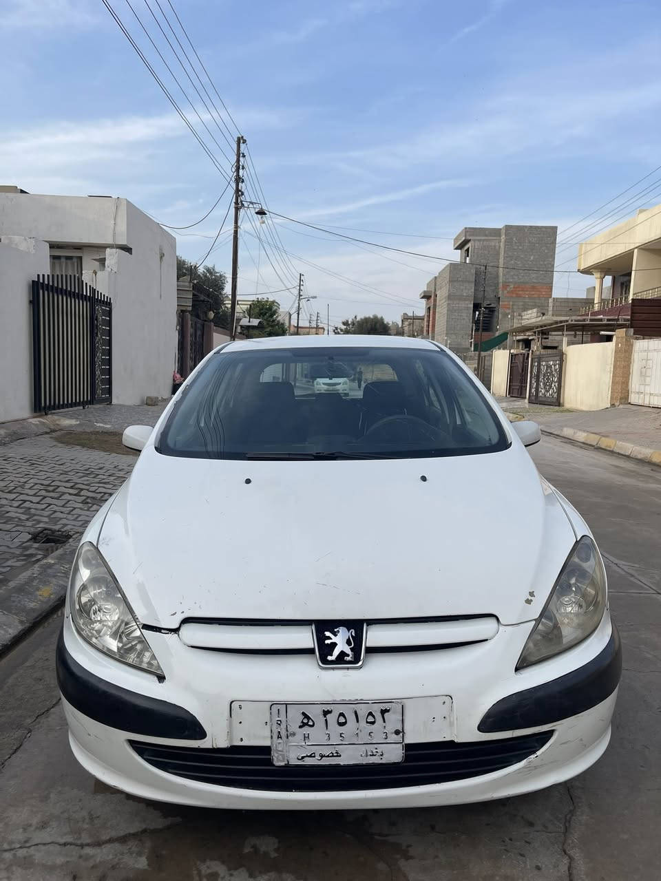 بيجو فرنسي 2004 
رقم بغداد مشروع وطني مسوي هزه جديده باركود 
گير شرط محرك شرط 
بريك ABS
مكان سياره كركوك 
سعر 43 $
رقم تلفون ***********
